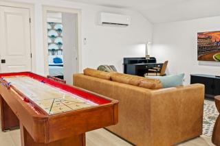 The Gatsby Carriage House Luxe Stay w Game Room - 2