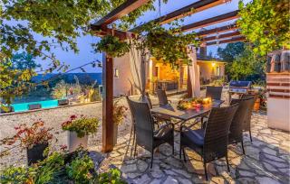 Lovely Home In Tinjan - Tinjan - 2