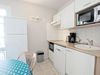 Appartement fonctionnel intra-muros avec cour et garage sécurisé - FR-1-835-1 - 9