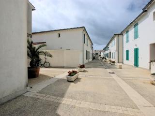 Appartement fonctionnel intra-muros avec cour et garage sécurisé - FR-1-835-1 - Saint-Martin-de-Ré - 7