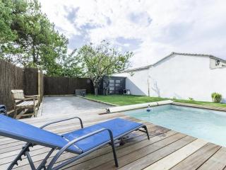 Maison familiale avec piscine chauffée et terrasse à La Flotte - FR-1-835-20 - 2