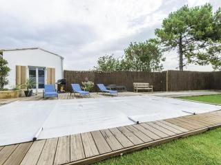 Maison familiale avec piscine chauffée et terrasse à La Flotte - FR-1-835-20 - 1