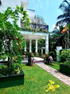 Sri White Villa Airport Boutique Hotel - Katunayake - 0