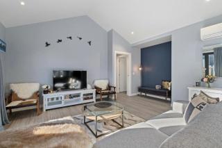 Luxury 3-Bedroom House - - 0