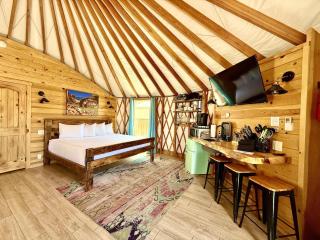 Yurt Overlook #09 with AC and Private Bath 2 Kings - 6