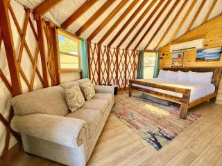 Yurt Overlook #09 with AC and Private Bath 2 Kings - Orderville - 5