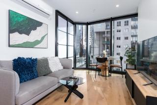 Designer City Haven with Pool Sauna Gym - Melbourne - 9