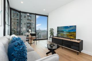 Designer City Haven with Pool Sauna Gym - Melbourne - 7