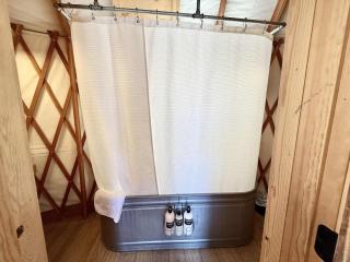 Yurt Overlook #10 with AC and Private Bath 2 Kings - Orderville - 2