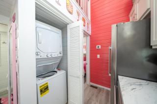 The Boozy Bungalow at Roadrunner Resort - - 4