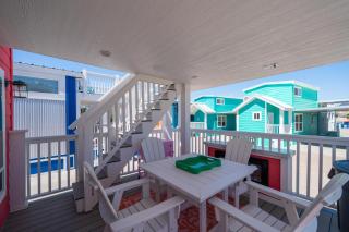 The Boozy Bungalow at Roadrunner Resort - - 1