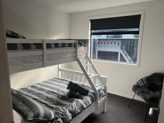 Tranquil New Home with Stunning Hill Views - Christchurch - 3