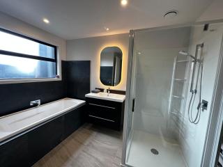 Tranquil New Home with Stunning Hill Views - Christchurch - 6