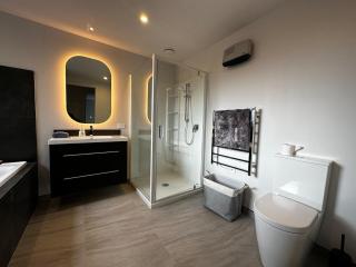 Tranquil New Home with Stunning Hill Views - Christchurch - 7