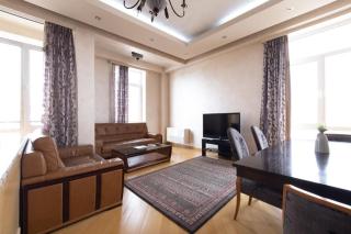 Luxe 3 Bedroom with 2 Baths, Great View, Bulvar Plaza - Erevan - 0