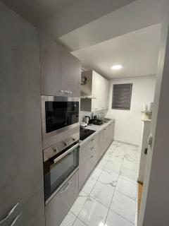 Velvet Oasis - SelfCheckIn - Zagreb - 1