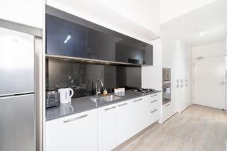 Modern 2BR 2BA Apartment with Parking in South Brisbane - Brisbane - 6