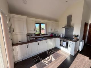 Poppy Lodge-Tranquil-Fishing-Hot Tub-7m to Beach - Garton - 5