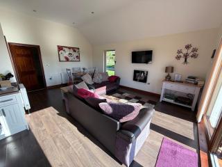Poppy Lodge-Tranquil-Fishing-Hot Tub-7m to Beach - Garton - 3