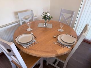 Poppy Lodge-Tranquil-Fishing-Hot Tub-7m to Beach - Garton - 1