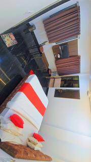 Heaven's Hotel &Resort - - 5