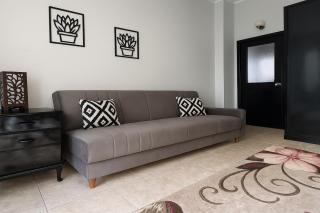 819. 2BR Townhouse Sofa Bed TVs 2 Baths Garden - 8
