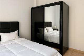 819. 2BR Townhouse Sofa Bed TVs 2 Baths Garden - 1