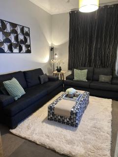 RENWICK IN THE CITY NELSON, 10min walk to city centre, full kitchen, fast fibre wifi, drive 13min to Airport, 5min to Hospital, quiet street, dog friendly - 0