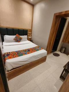 Hotel Sun City Near Saifee Hospital And HN Reliance - Mumbai - 4