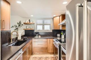 Lance's West 7 Condominium - 8