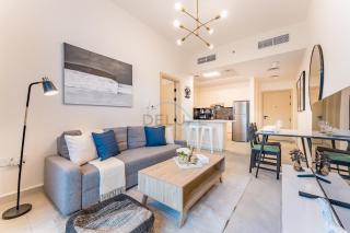 Terrace Overlooking the Pool 1BR, Just a Short Walk from the Park, Binghatti Mirage, Jumeirah Village Circle by Deluxe Holiday Homes - 5