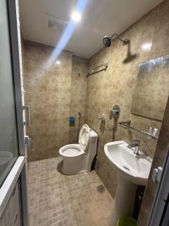 Paramount Apartment - - 5
