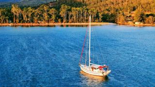 Sunset Beach Villa Beach front home situated on the Huon River Sleeps 8 - Garden Island Creek - 5