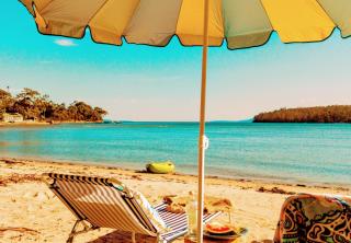 Sunset Beach Villa Beach front home situated on the Huon River Sleeps 8 - Garden Island Creek - 0
