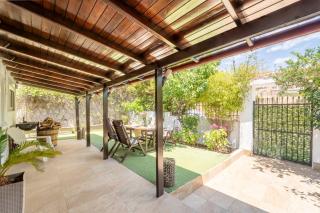 Rustic Garden Cabin - Vari - 8