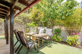 Rustic Garden Cabin - Vari - 9