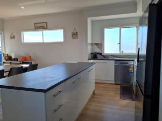 Azure Haven Holiday Home - 5