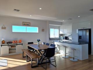 Azure Haven Holiday Home - 1