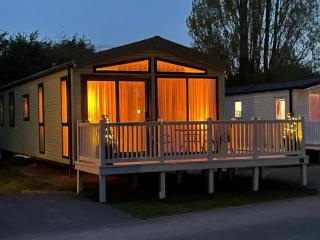 Lovely Caravan With Decking At Southview Holiday Park Ref 33059V - Skegness - 0