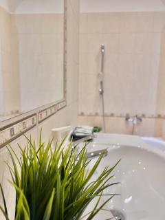 Budget Apartment by Hi5- Akácfa street - Budapest - 2
