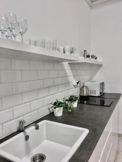 Budget Apartment by Hi5- Akácfa street - 5