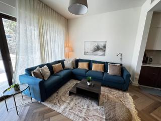 Stylish Poolside Stay Brand New Interiors - Dubai - 0