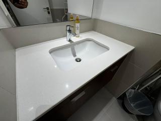 Stylish Poolside Stay Brand New Interiors - Dubai - 9