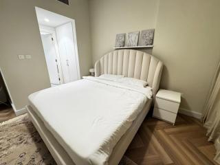 Stylish Poolside Stay Brand New Interiors - Dubai - 6