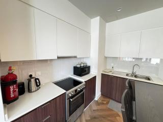 Stylish Poolside Stay Brand New Interiors - Dubai - 2