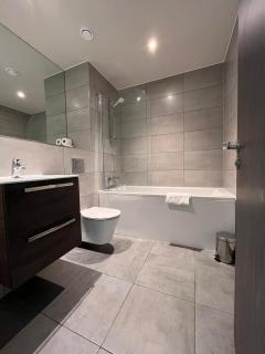 Cosy Studio with private entrance & Parking - 3