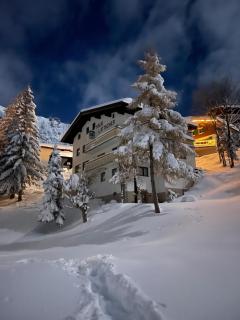 Arlberg Motel Ski-In & Ski-Out access to Austrias largest ski area - 0