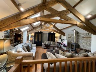 Pass the Keys Stunning 3-Bed Cottage Shepherd Hut Peak Views - Castleton - 0