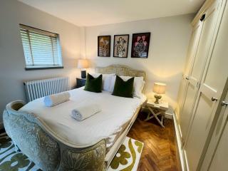 Pass the Keys Stunning 3-Bed Cottage Shepherd Hut Peak Views - Castleton - 7