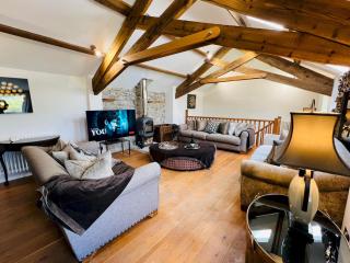 Pass the Keys Stunning 3-Bed Cottage Shepherd Hut Peak Views - Castleton - 2